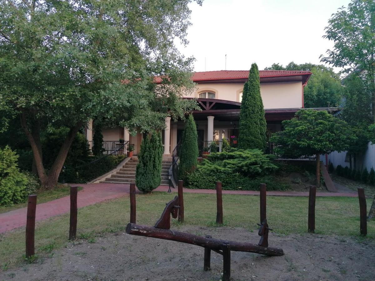 Staff House Nyiregyhaza Exterior photo