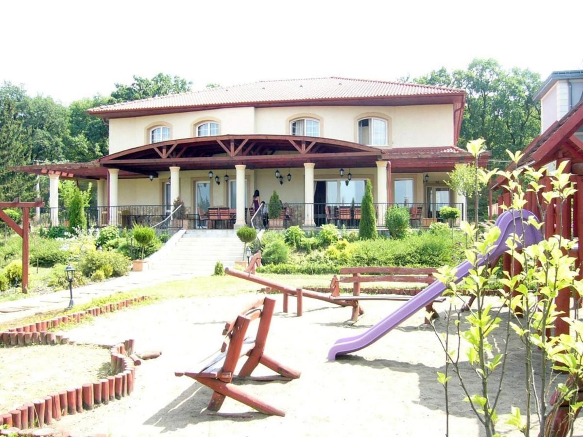 Staff House Nyiregyhaza Exterior photo